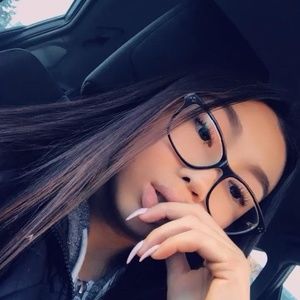 Meet your Posher, Lyly